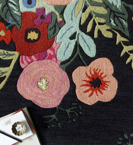 Les Fleurs Juliet Rose Bouquet Wool-Hooked Rug - Black